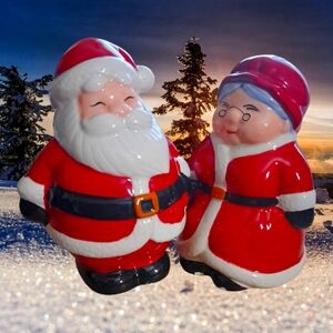Mr. And Mrs. Santa Salt and pepper shakers set